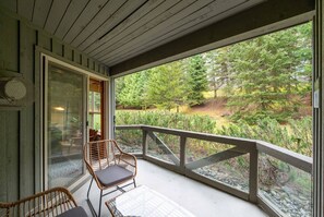 Private balcony: Forest view