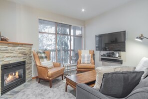 Living area: Pull-out sofa