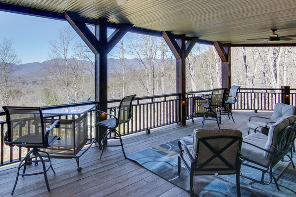 Black Mountain Vacation Rental | 3BR | 2BA | 2,000 Sq Ft | Stairs Required