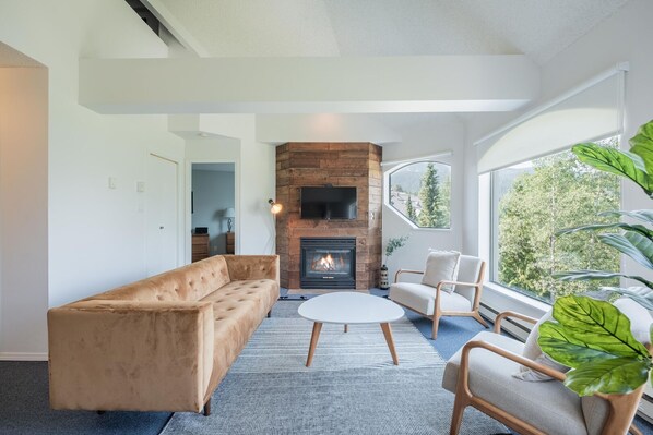Living area: Smart TV
