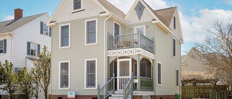 Victorian Cottage is a sensational 3 Bedroom Vacation Home on Chincoteague Island.