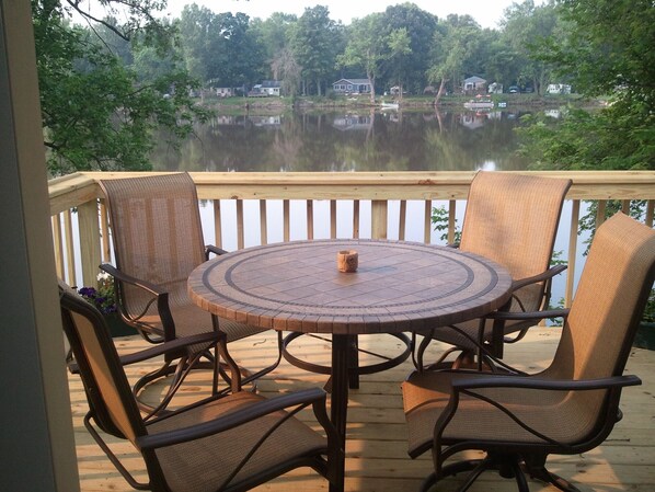 Ideal spot for emails and coffee in the morning!