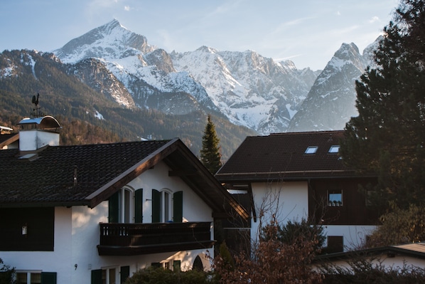 Blick vom Balkon nach Süden zur Alpspitze