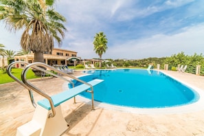 Vacations in Mallorca in rural finca with swimming pool