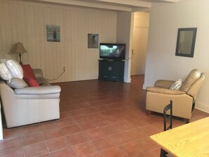 Spacious Open Floor Plan!