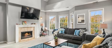 Immaculate & bright extra-wide open entertainment lofted living room