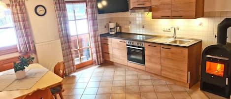 Ferienwohnung Heuduft 75 qm mit zwei separaten Schlafzimmern und Balkon-Wohnraum mit offener Küche