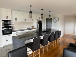 Immaculate kitchen with all the utensils you need to cook up a storm. 