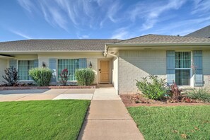 Home Exterior | Driveway Parking (4 Vehicles) | Garage Parking (2 Vehicles)