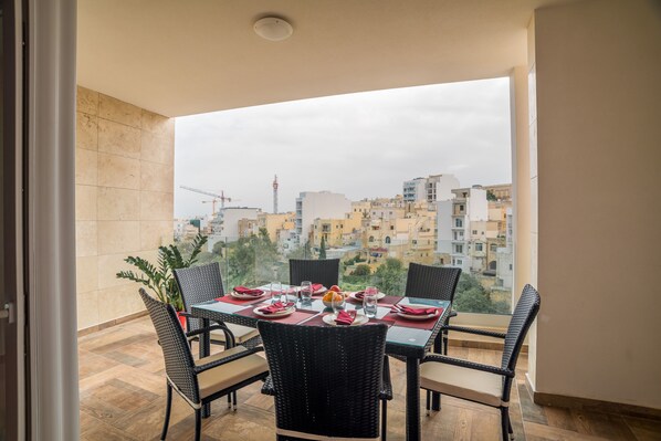 "Al fresco" dining
