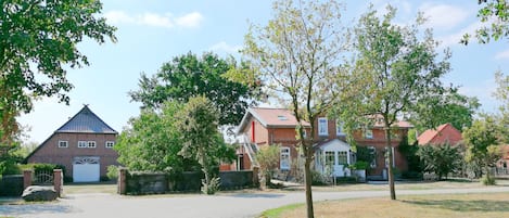 Straßenansicht