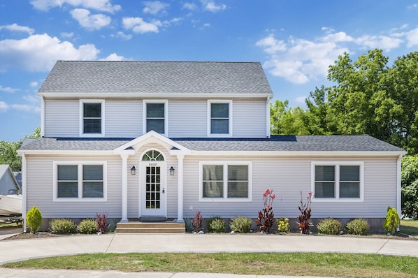 Albion - A grand 4 Bedroom/2 Bath Custom Dream Home on Chincoteague Island.