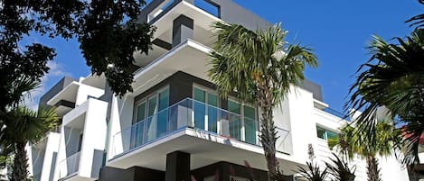 corner view from Brickell Ave