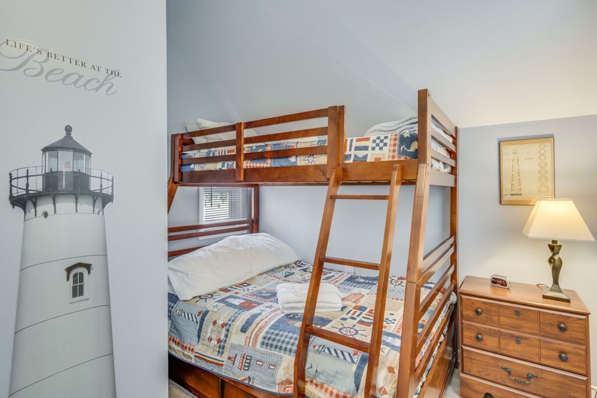 Slack Tide is a wonderful 3 Bedroom/2 Bath Pet-Friendly Vacation Home on Chincot