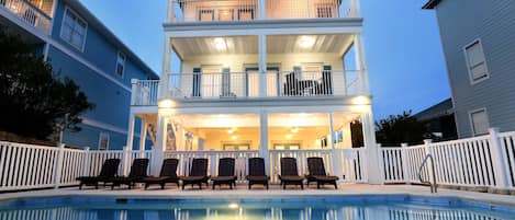 Experience the romance of Destin Florida at this Tranquil home 
