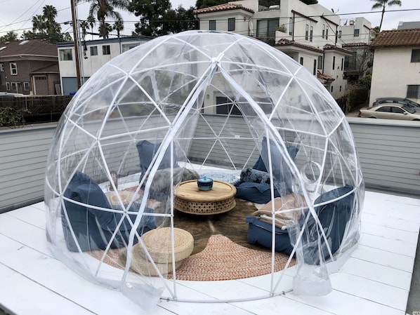 We are soooo excited to introduce our star gazing roof top igloo 