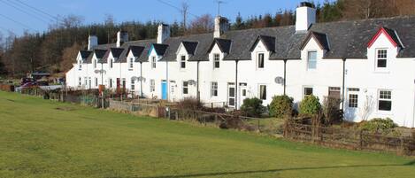 Front green to house and canal

