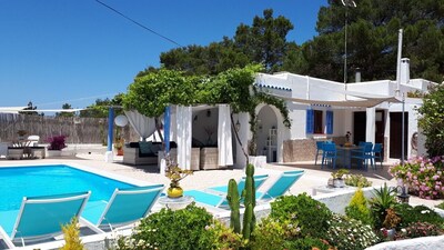 Bonita villa en Cala Bassa, piscina y jardines privados, muy cerca de la playa