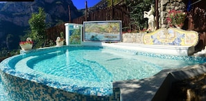 Grand Jacuzzi,with multiple hydro jets, ozone therapy, no clorine, natural salts