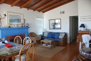 Upstairs living room just off the kitchen with a view of the world! 