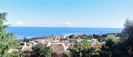 Vista para praia/oceano