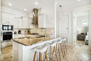 Kitchen with Breakfast Bar