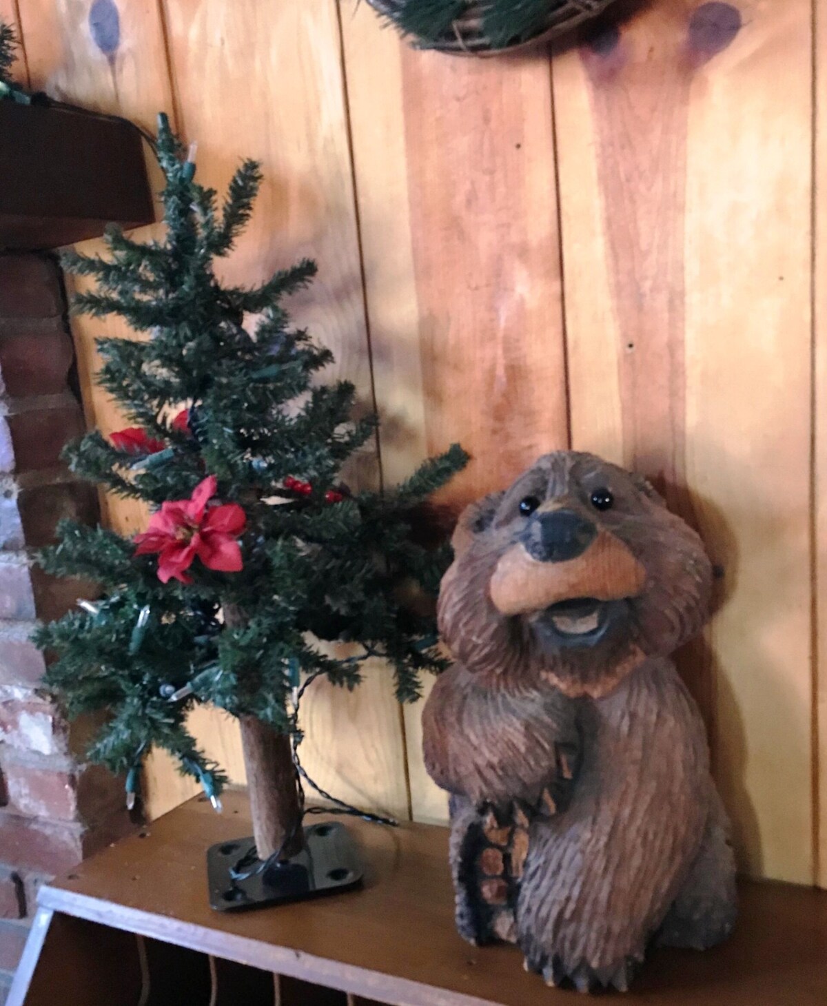 ‘LITTLE BEAR’ Romantic, Cozy Log Cabin, Close to Ski, Lake & Golf, Pet Friendly