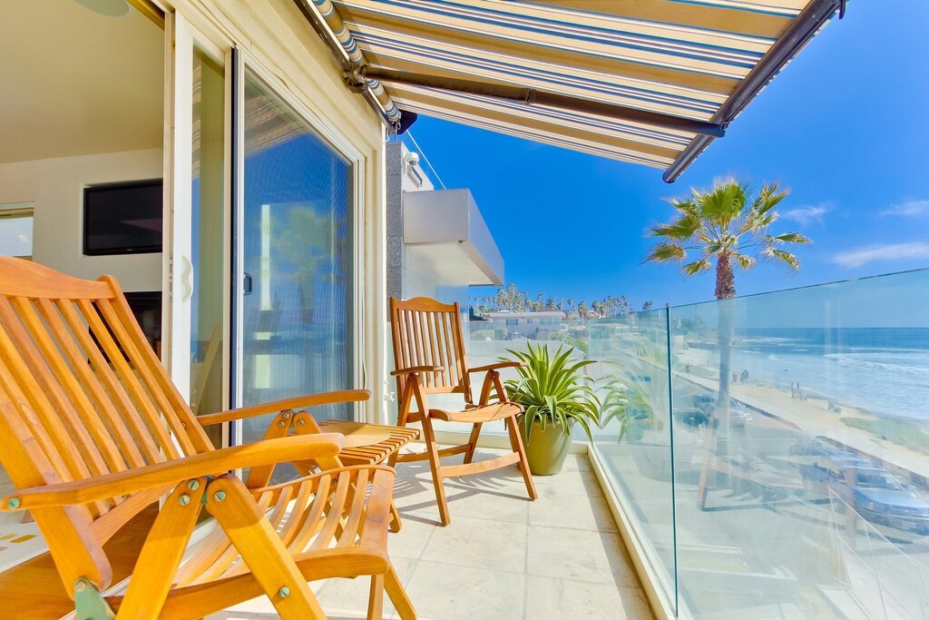 Bluewater La Jolla 🌊 OCEANFRONT home on Windansea Beach! Beach Barber