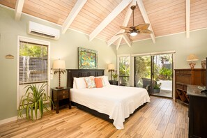 primary bedroom suite features a King bed, bathroom, air conditioning, tv, lanai