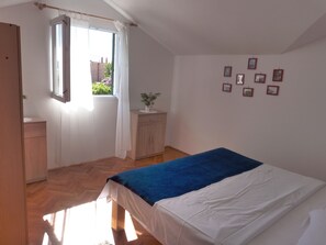 Schlafzimmer 1