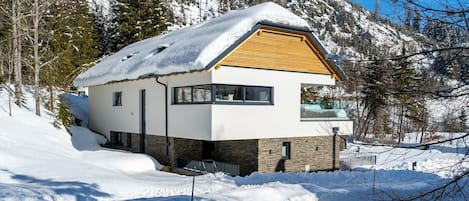 Außenseite Ferienhaus [Winter]