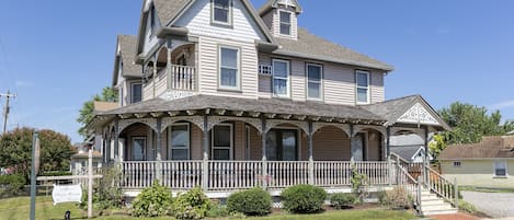 The Inn at Poplar Corner is a former B&B - Now an awesome Vacation Home.