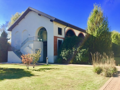 Granero de lujo del siglo XIX con parque privado y piscina, completamente renovado