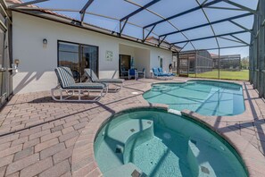 Pool & Spa