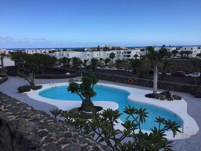 Apartment im Erdgeschoss mit 2 Schlafzimmern und Blick auf die Stadt und das Meer