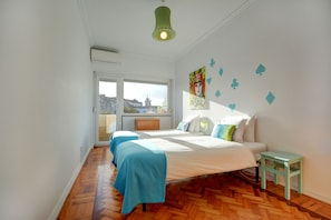 Bedroom - twin beds with direct access to the balcony + AirCon & heating