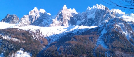 la chaine des aiguilles de chamonix