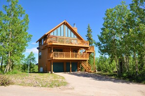 RV or trailer parking along side cabin