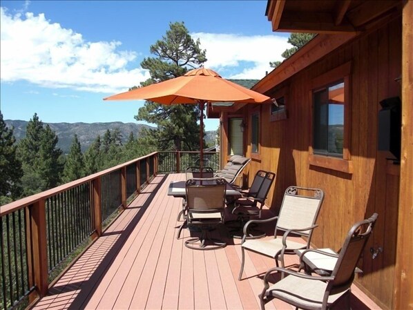 Top level back deck with beautiful mountain views