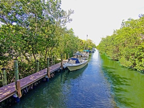 85 ' private dock 1/4 mile east of Gulf Dreams for docking your boat and fishing 