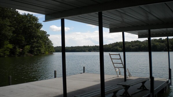 Private swim dock and boat slip on Lake Hartwell!