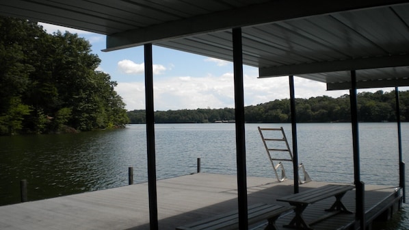 Private swim dock and boat slip on Lake Hartwell!