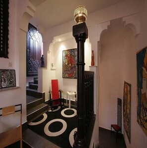 Living area with ancient columns, arches and mid 20th century classic furniture