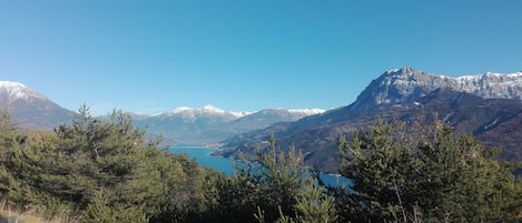 ENTRE LAC  &  MONTAGNE 