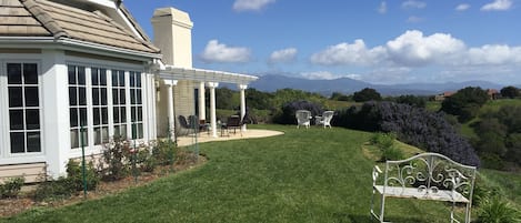 7 Acre Estate with Epic Views, minutes to town, wineries, 3700 sq ft