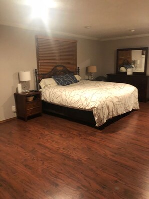 Master Suite with King Bed