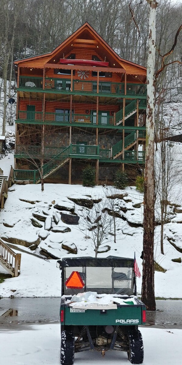 VIEW FRON THE BACKYARD IN WINTER TIME