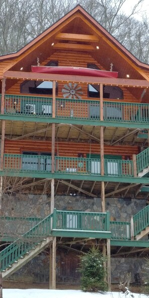 RELAX IN ANY OF THE OUR DECKS WATCHING NATURE AND THE RIVER