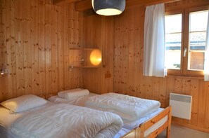 Schlafzimmer (2)