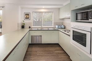 A fully equipped kitchen, all the comforts of home including a dishwasher.